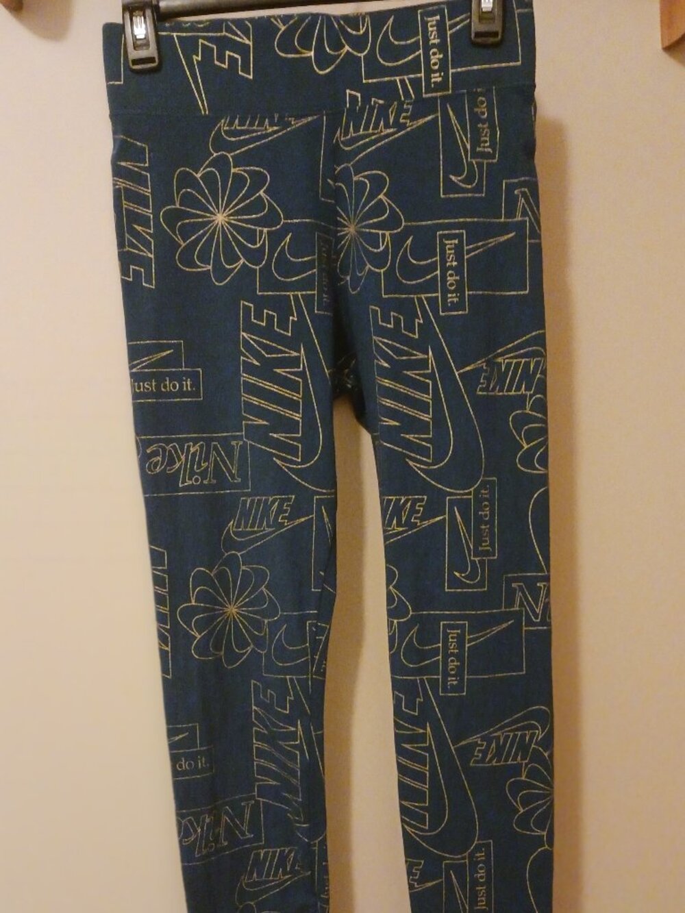 Nike women's Icon Clash high-waisted leggings